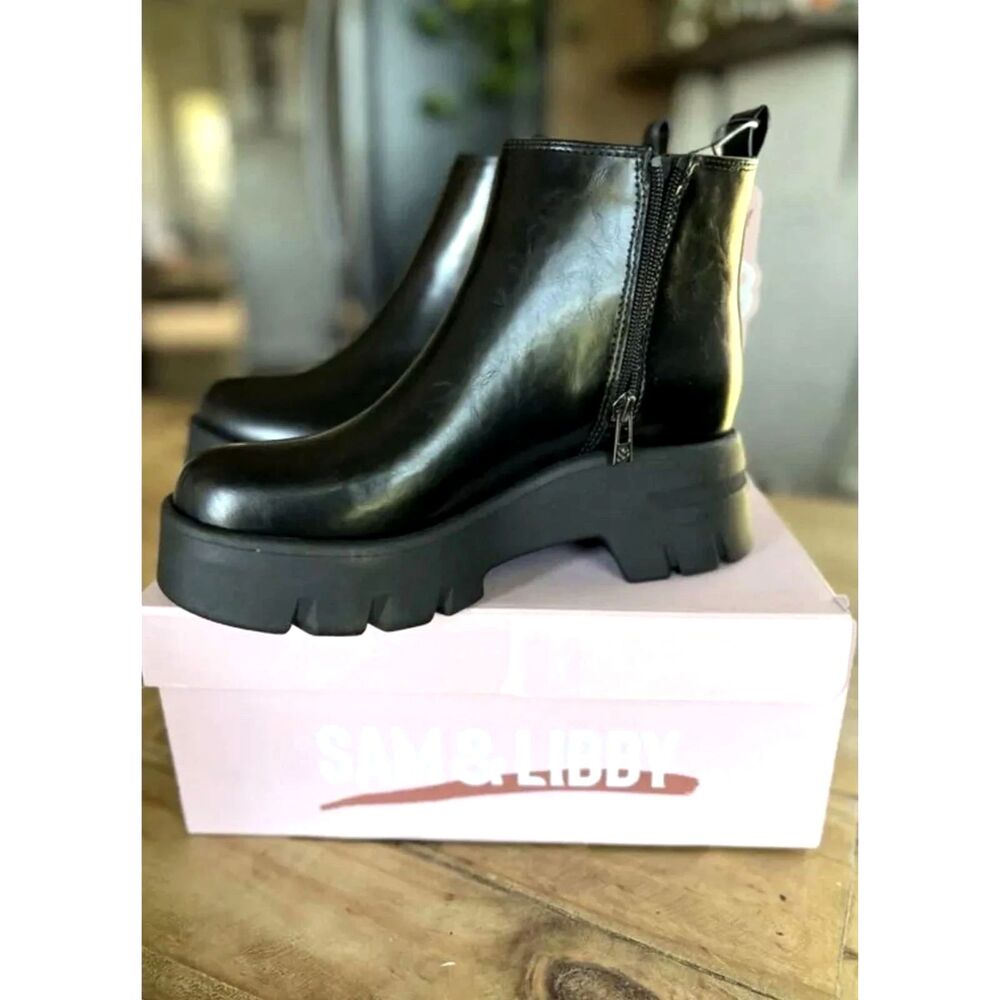 Women's Size: 7 Julia Booties Chelsea Upper w/ Chunky Bottom . Sam & Libby . New